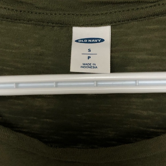 Old navy tshirt - Picture 2 of 2